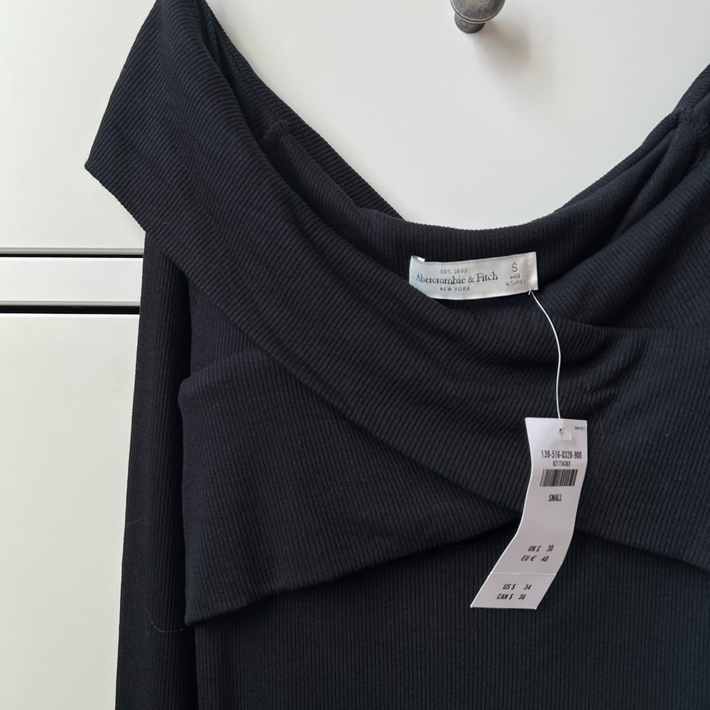 Abercrombie & Fitch Black Off-Shoulder Sweater long sleeve Top small